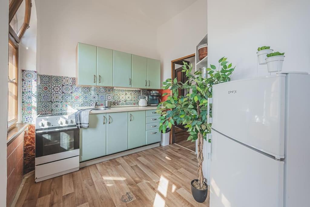 Carolina'S Romantic Apartment Hradec Kralove Exterior photo