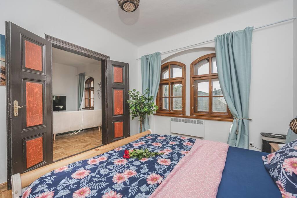 Carolina'S Romantic Apartment Hradec Kralove Exterior photo