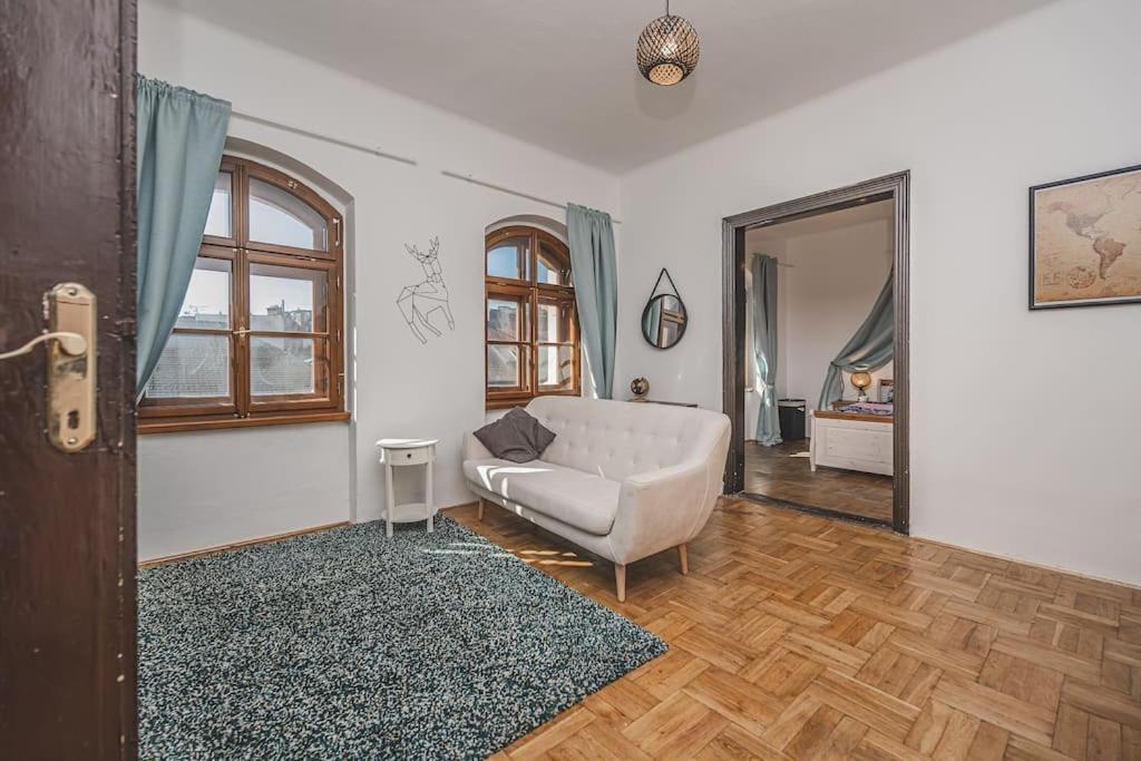 Carolina'S Romantic Apartment Hradec Kralove Exterior photo